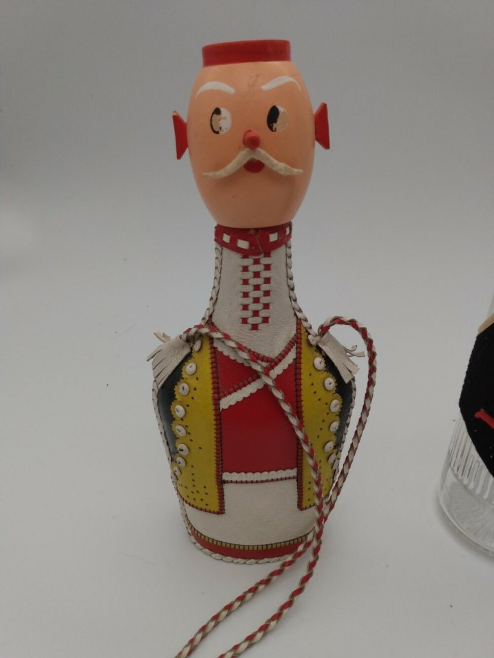HAND MADE GLASS FLASK BOTTLE WITH LEATHER COVER SOLDIER